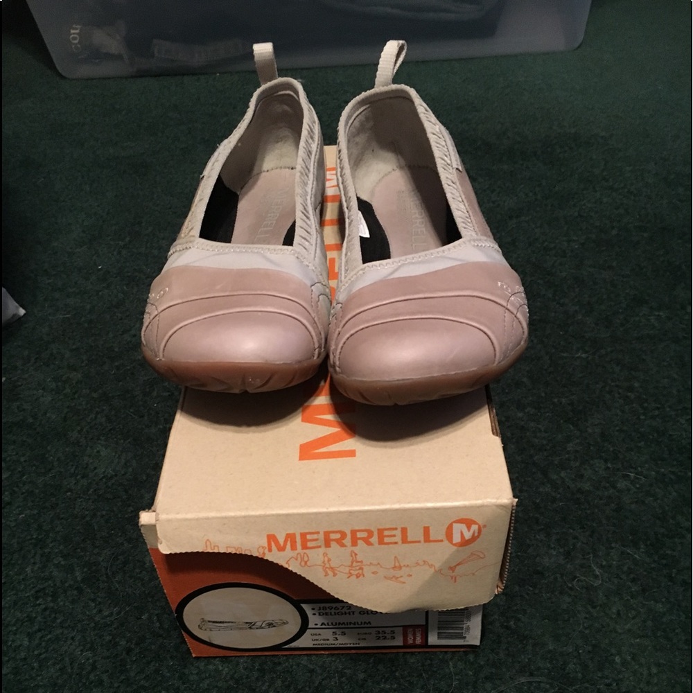 Women's shoes